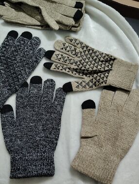 Touchscreen Knit Gloves for Men Or Women Black & Beige